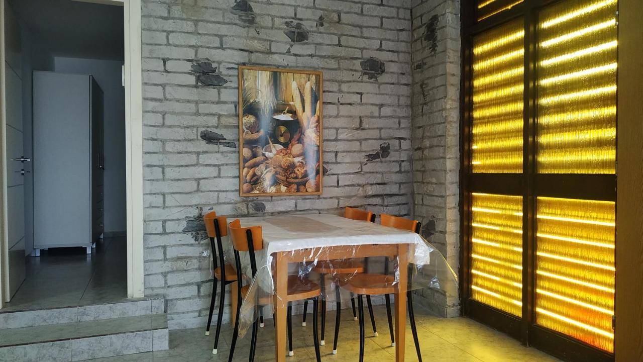 Adi Apartment Arad Exterior photo