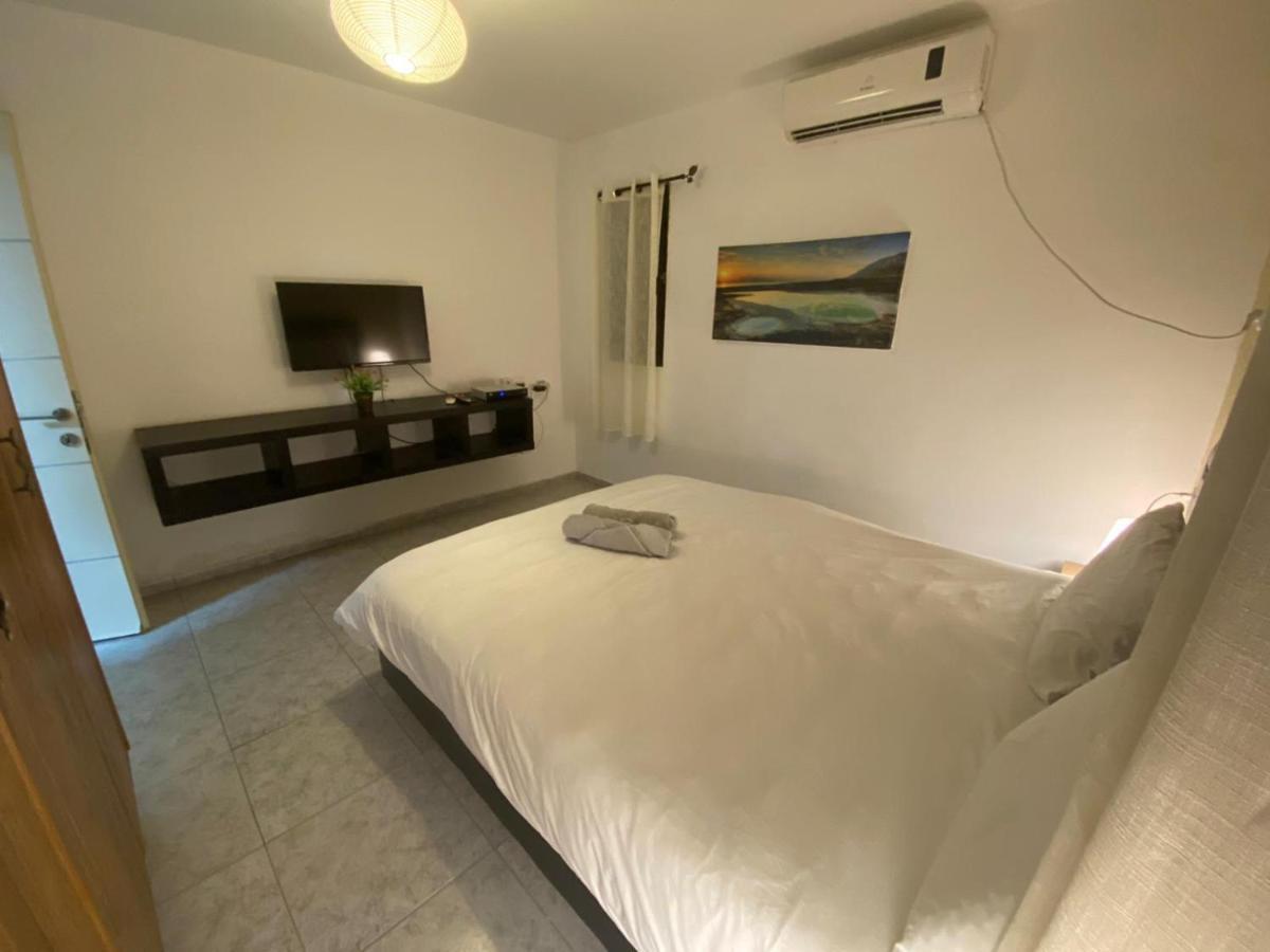 Adi Apartment Arad Exterior photo