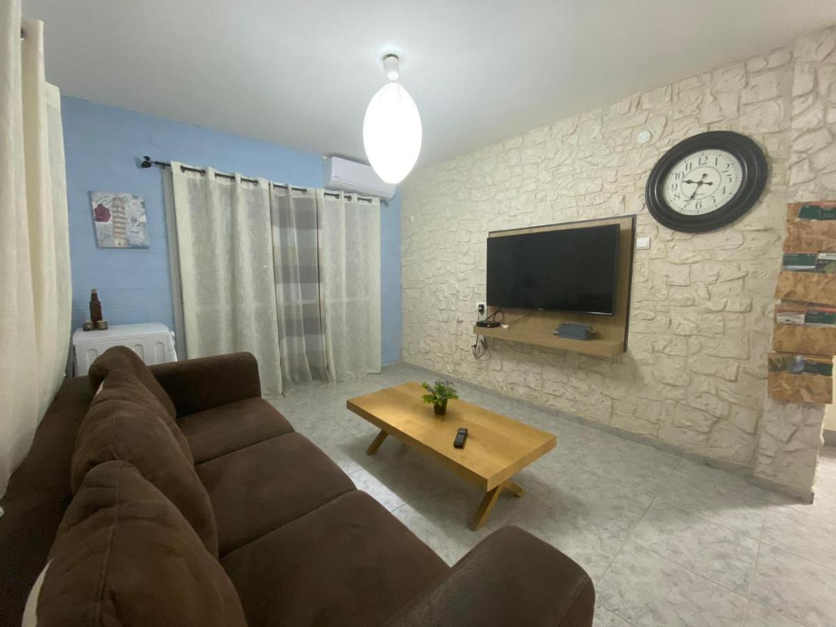 Adi Apartment Arad Exterior photo