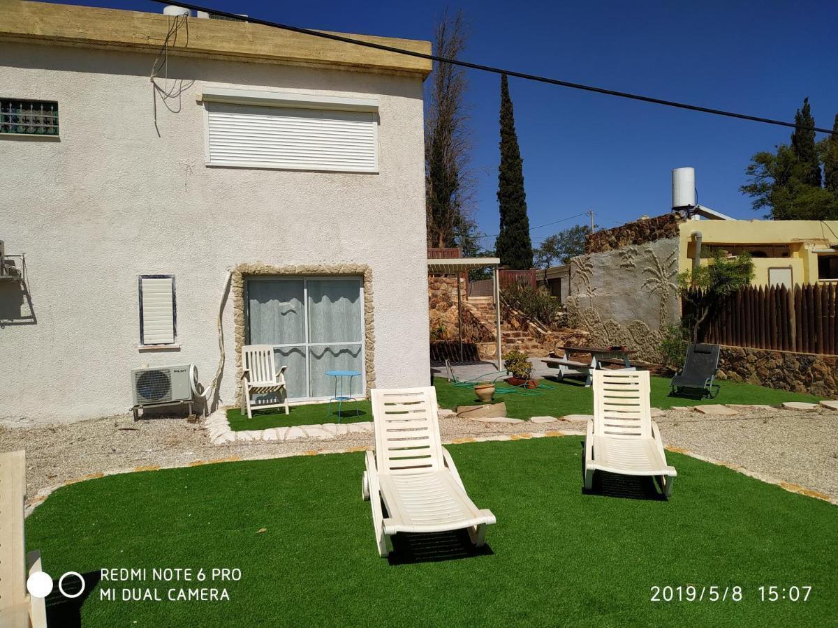Adi Apartment Arad Exterior photo